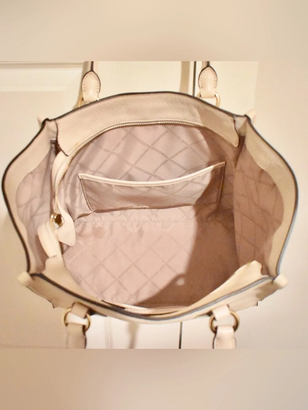 Michael Kors Handbag with Hand Straps - Beige. Used - Great Condition - Picture 3 of 10